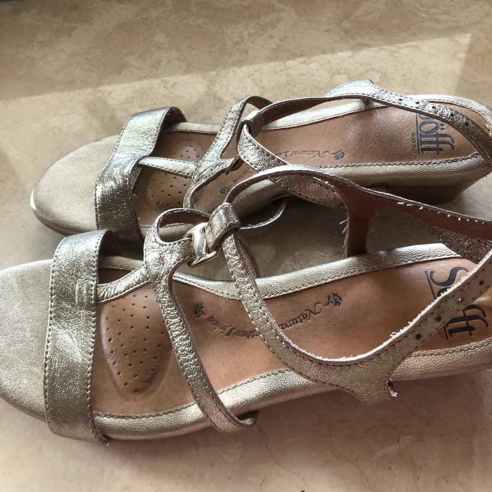 Söfft Gold Sandals Size 8